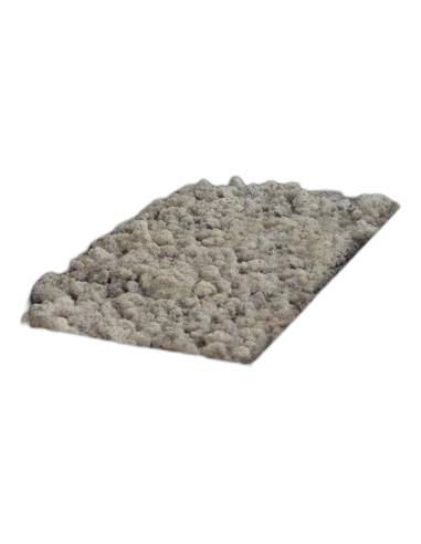 Boîte en carton ouverte remplie de lichen stabilisé naturel, gris clair, en vrac