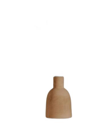 Xérophyllum stabilisé dans un vase en bois, posé sur une table