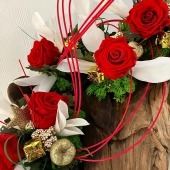 Comme tous les mois, le camion Infiniflower s’est remplit de compositions florales de Noël pour partir parcourir la France pour vous livrer 🛷 et venir embellir vos établissements 🎄

Si vous aussi vous voulez profiter de l’abonnement décoration florale, il vous suffit juste de cliquer sur le lien en bio et nous viendrons fleurir vos intérieurs 🏘💐

Une création exclusive imaginée par notre fleuriste et réalisée à partir de Ruscus blanc qui donne un air de ❄️, de Roses rouges 🌹 et de décorations de Noël couleur doré 🌟sur une souche de bois flotté pour apporter une touche cosy vibes 🪵

#cosyvibes #decodenoel #bouledenoel #fleursnoel #fleursnaturelles #fleursstabilisees #decorationinterieur #christmas #xmas #navidad #noel #compositionflorale #artfloral #artisan #fleuriste #creationsurmesure #inspiration #homedecor #clientsprofessionnels #roseeternelle #roserouge #rosedenoel #feuillagestabilise #bouquetdenoel #boisflotte #bouquetdefleurs